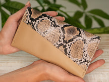 Încărcați imaginea în vizualizatorul Galeriei, Poșetă din piele