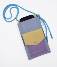 Încărcați imaginea în vizualizatorul Galeriei, Suport din piele pentru telefon și card