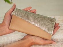 Încărcați imaginea în vizualizatorul Galeriei, Poșetă din piele