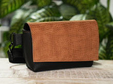 Încărcați imaginea în vizualizatorul Galeriei, Geantă de talie din piele