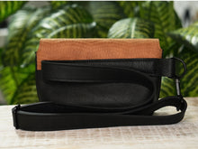 Încărcați imaginea în vizualizatorul Galeriei, Geantă de talie din piele