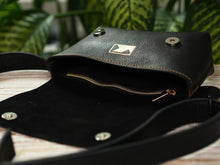 Încărcați imaginea în vizualizatorul Galeriei, Geantă de talie din piele