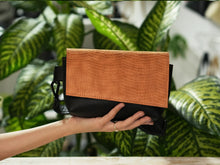 Încărcați imaginea în vizualizatorul Galeriei, Geantă de talie din piele