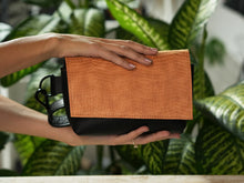 Încărcați imaginea în vizualizatorul Galeriei, Geantă de talie din piele