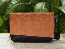 Încărcați imaginea în vizualizatorul Galeriei, Geantă de talie din piele