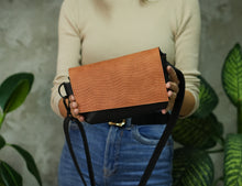 Încărcați imaginea în vizualizatorul Galeriei, Geantă de talie din piele