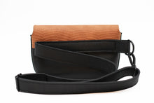 Încărcați imaginea în vizualizatorul Galeriei, Geantă de talie din piele