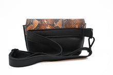 Încărcați imaginea în vizualizatorul Galeriei, Geantă de talie din piele