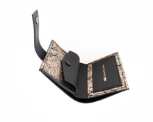 Încărcați imaginea în vizualizatorul Galeriei, Portofel din piele