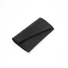 Load image into Gallery viewer, Portofel piele dama negru simplu, portofel minimalist, vedere frontala, elegant si practic