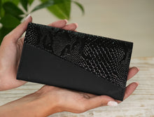 Încărcați imaginea în vizualizatorul Galeriei, Portofel piele dama slim negru, portofel piele minimalist