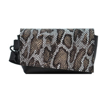 Încărcați imaginea în vizualizatorul Galeriei, Geantă de talie din piele