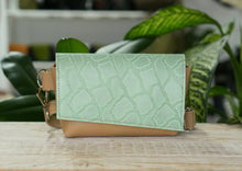 Încărcați imaginea în vizualizatorul Galeriei, Geantă de talie din piele