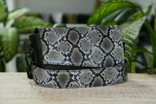 Încărcați imaginea în vizualizatorul Galeriei, CrossBody