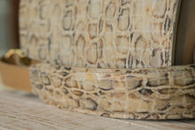 Încărcați imaginea în vizualizatorul Galeriei, CrossBody