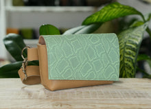 Încărcați imaginea în vizualizatorul Galeriei, Geantă de talie din piele