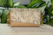 Încărcați imaginea în vizualizatorul Galeriei, CrossBody