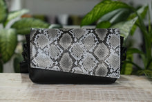 Încărcați imaginea în vizualizatorul Galeriei, CrossBody