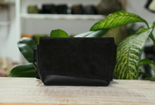 Kép betöltése a galériamegjelenítőbe: Bőr övtáska