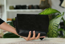 Kép betöltése a galériamegjelenítőbe: Bőr övtáska