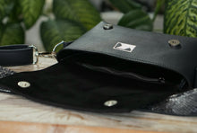 Încărcați imaginea în vizualizatorul Galeriei, CrossBody