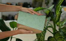 Încărcați imaginea în vizualizatorul Galeriei, Geantă de talie din piele