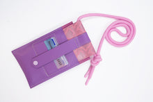 Încărcați imaginea în vizualizatorul Galeriei, Suport din piele pentru telefon și card