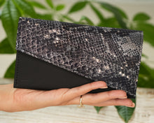 Încărcați imaginea în vizualizatorul Galeriei, Poșetă din piele