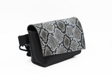 Încărcați imaginea în vizualizatorul Galeriei, Geantă de talie din piele
