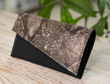 Încărcați imaginea în vizualizatorul Galeriei, Poșetă din piele