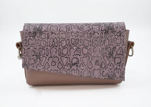 Încărcați imaginea în vizualizatorul Galeriei, Crossbody
