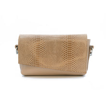 Încărcați imaginea în vizualizatorul Galeriei, Geantă crossbody din piele
