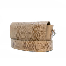 Încărcați imaginea în vizualizatorul Galeriei, Geantă crossbody din piele
