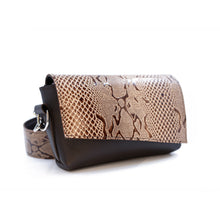 Încărcați imaginea în vizualizatorul Galeriei, Geantă crossbody din piele
