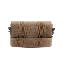 Încărcați imaginea în vizualizatorul Galeriei, Geantă crossbody din piele
