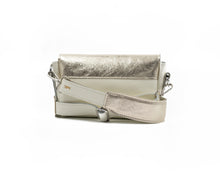 Încărcați imaginea în vizualizatorul Galeriei, Geantă crossbody din piele
