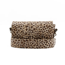 Încărcați imaginea în vizualizatorul Galeriei, Geantă crossbody din piele
