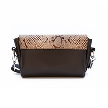 Încărcați imaginea în vizualizatorul Galeriei, Geantă crossbody din piele
