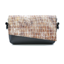 Încărcați imaginea în vizualizatorul Galeriei, Geantă crossbody din piele
