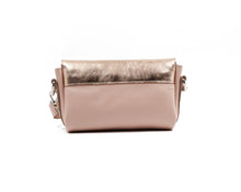 Încărcați imaginea în vizualizatorul Galeriei, Geantă crossbody din piele
