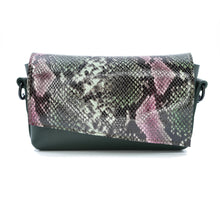 Kép betöltése a galériamegjelenítőbe: Bőr crossbody táska

