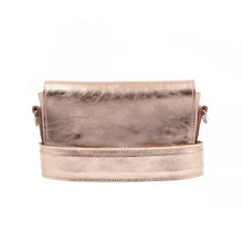 Încărcați imaginea în vizualizatorul Galeriei, Geantă crossbody din piele

