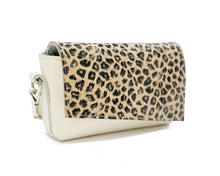 Kép betöltése a galériamegjelenítőbe: Bőr crossbody táska
