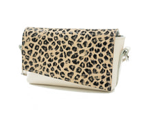 Kép betöltése a galériamegjelenítőbe: Bőr crossbody táska
