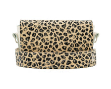 Kép betöltése a galériamegjelenítőbe: Bőr crossbody táska
