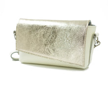 Kép betöltése a galériamegjelenítőbe: Bőr crossbody táska
