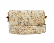 Kép betöltése a galériamegjelenítőbe: Bőr crossbody táska
