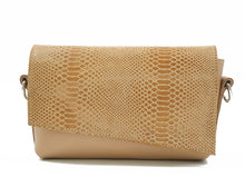 Kép betöltése a galériamegjelenítőbe: Bőr crossbody táska

