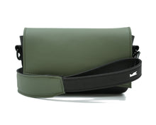 Kép betöltése a galériamegjelenítőbe: Bőr crossbody táska
