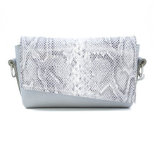 Kép betöltése a galériamegjelenítőbe: Bőr crossbody táska
